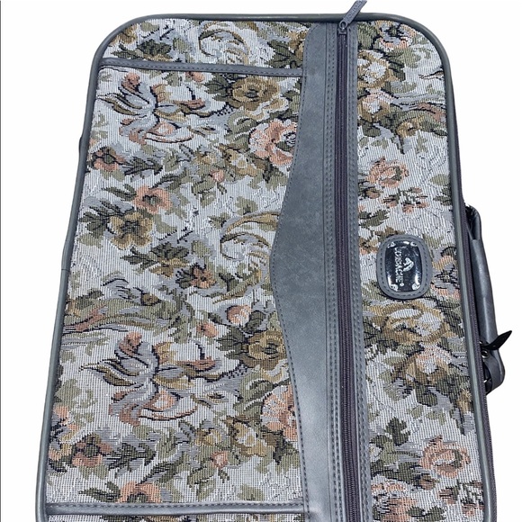 JORDACHE vintage tapestry/needlepoint floral suitcase with strap & handle - Picture 2 of 5